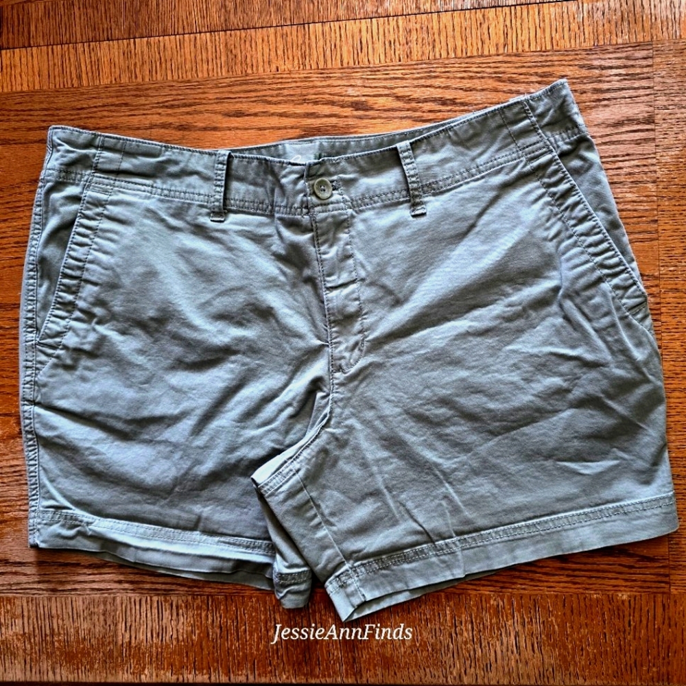 Eddie Bauer Sage Green Heritage Wash Classic Shorts Women's Size 16